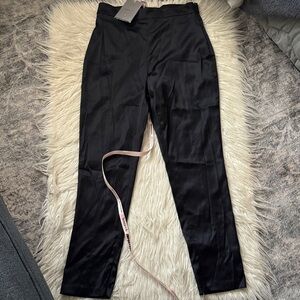 House of CB
NWT House of CB Satin size L inseam 30”